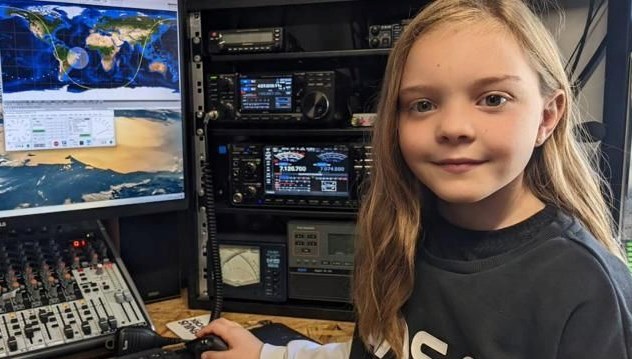 8 yaşında amatör telsiz kullanarak uzaydaki astronotla sohbet etti