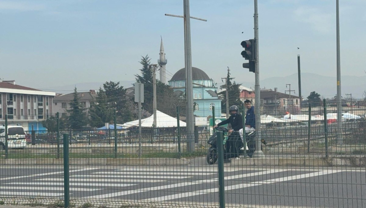 Yaya geçidini kullanan motosikletlere ceza yağdı Yaya geçidini kullanan motosikletlere ceza yağdı