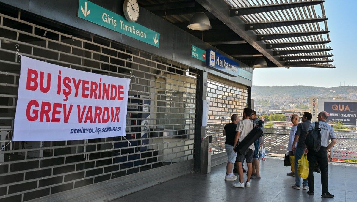 İzmir'de metro ve tramvay işçilerinin grevi sürüyor