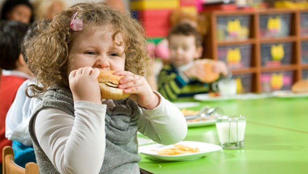 Çocukluk obezitesinde rakamlar katlanarak büyüyor