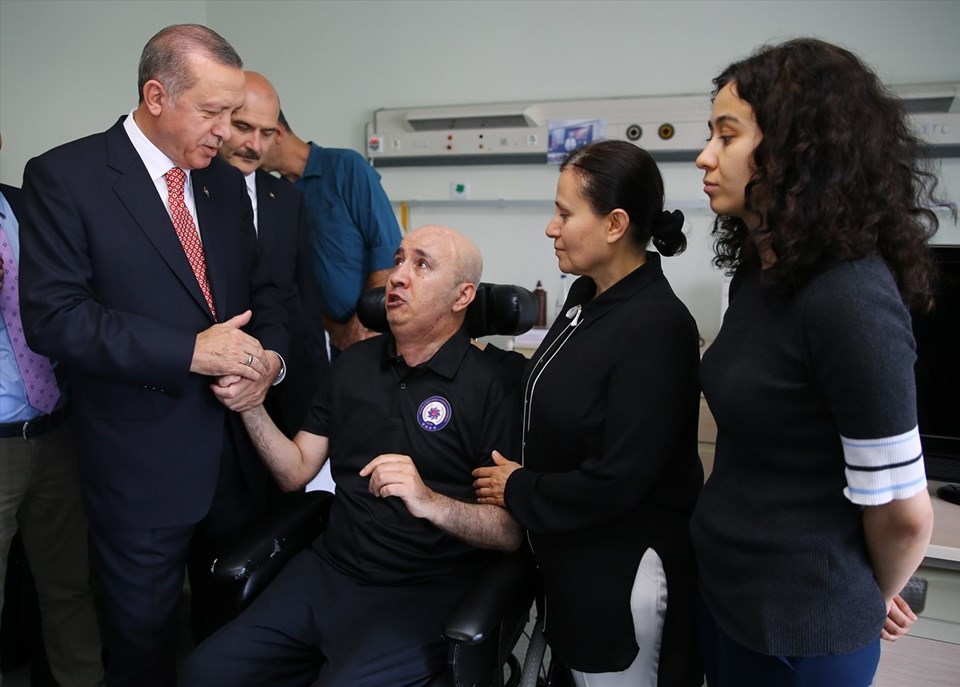 Cumhurbaşkanı Erdoğan'dan 15 Temmuz gazisine ziyaret - 1