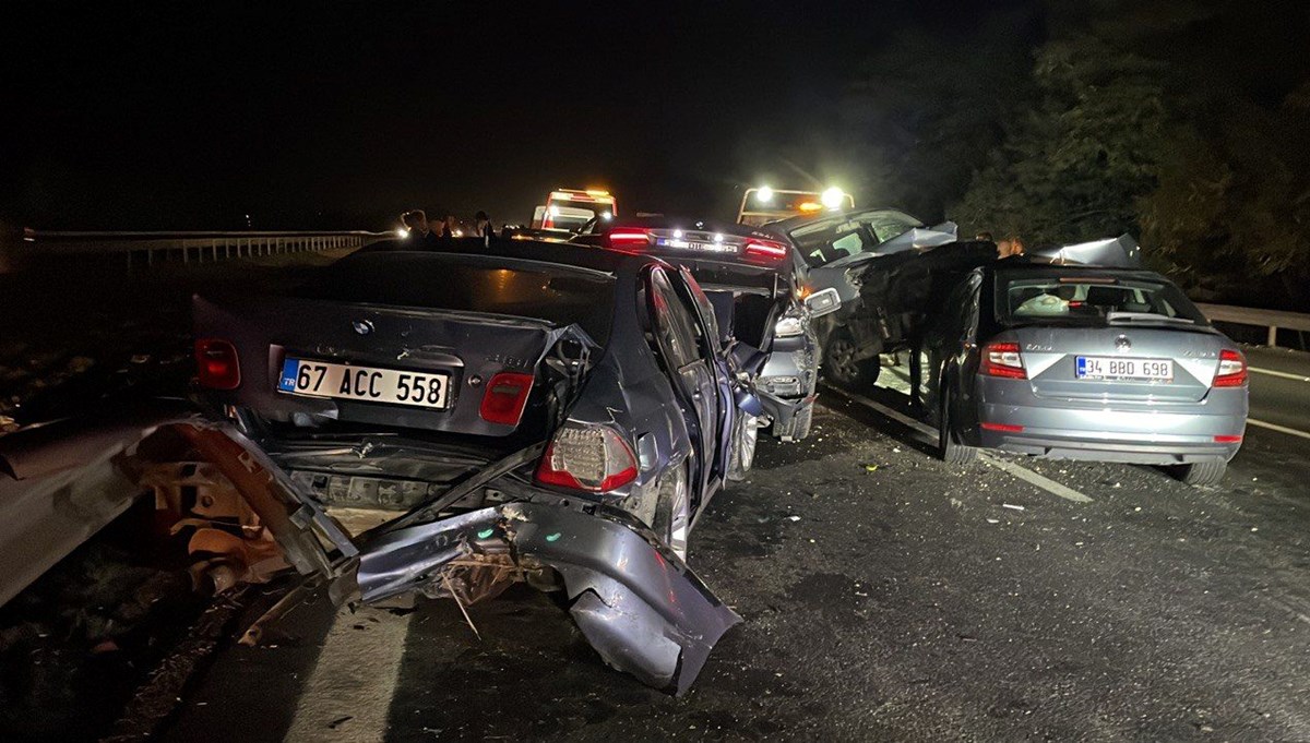 Anadolu Otoyolu'nda 11 araç birbirine girdi:  6 yaralı