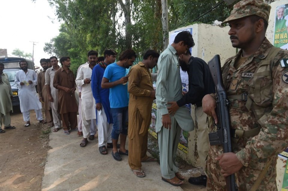 SON DAKİKA: Pakistan'da kanlı seçim: 31 ölü - 2