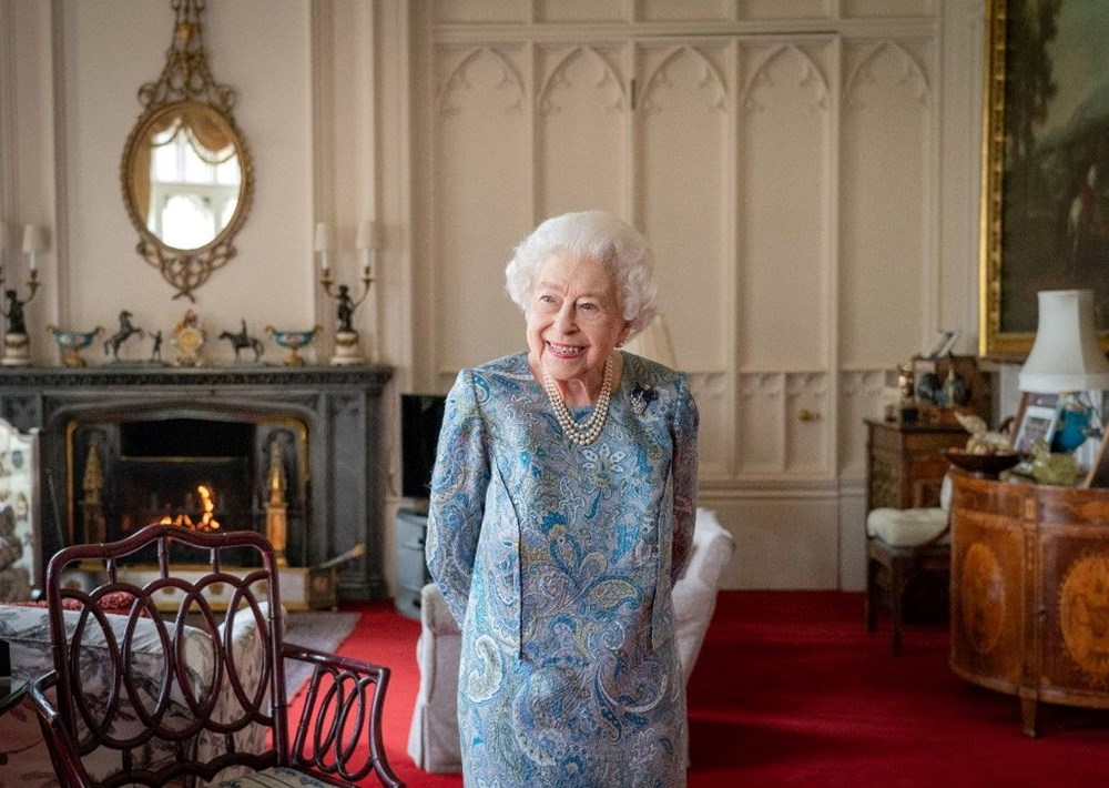96 yaşına giren Kraliçe Elizabeth bastonu attı - 4