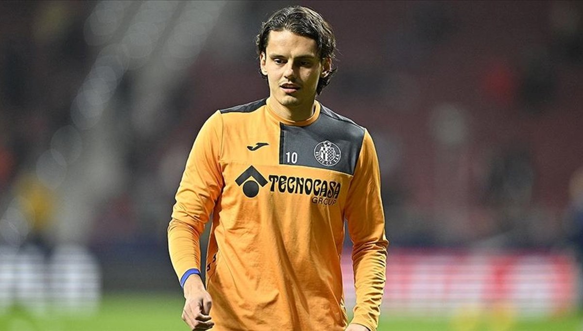 Sakatlığı atlatan Enes Ünal sahalara döndü Sakatlığı atlatan Enes Ünal sahalara döndü