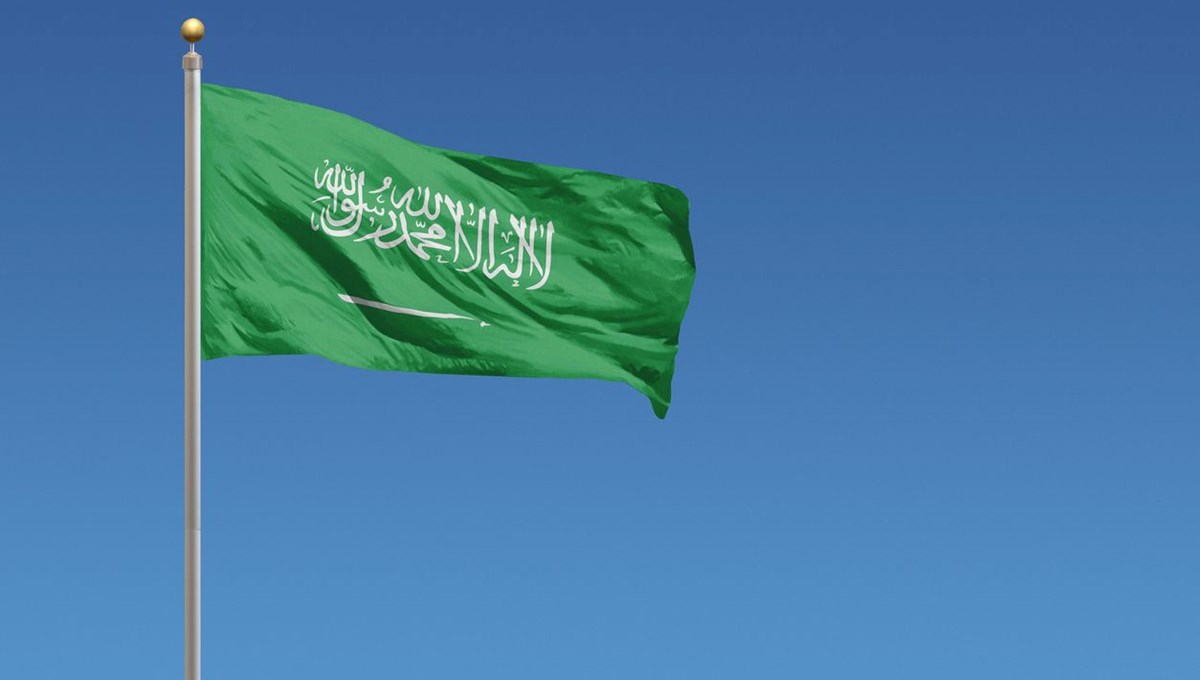 Suudi Arabistan'da bayrak, arma ve milli marş değişikliği tasarısı kabul edildi Suudi Arabistan'da bayrak, arma ve milli marş değişikliği tasarısı kabul edildi