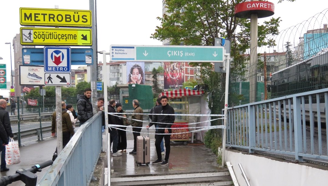 İstanbul'da toplu taşımaya kısıtlama getirildi | İşe gitmek isteyenler kapalı metrobüslerle karşılaştı