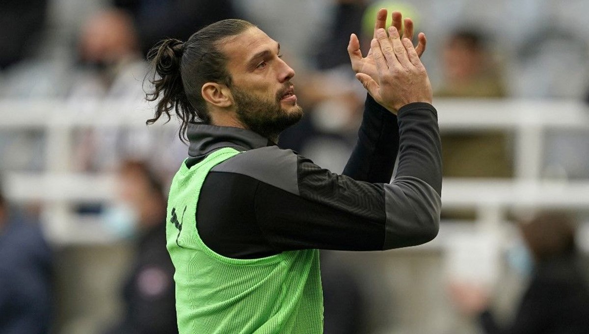 Yıldız futbolcu Andy Carroll'un düğün öncesi skandal fotoğrafları ortaya çıktı