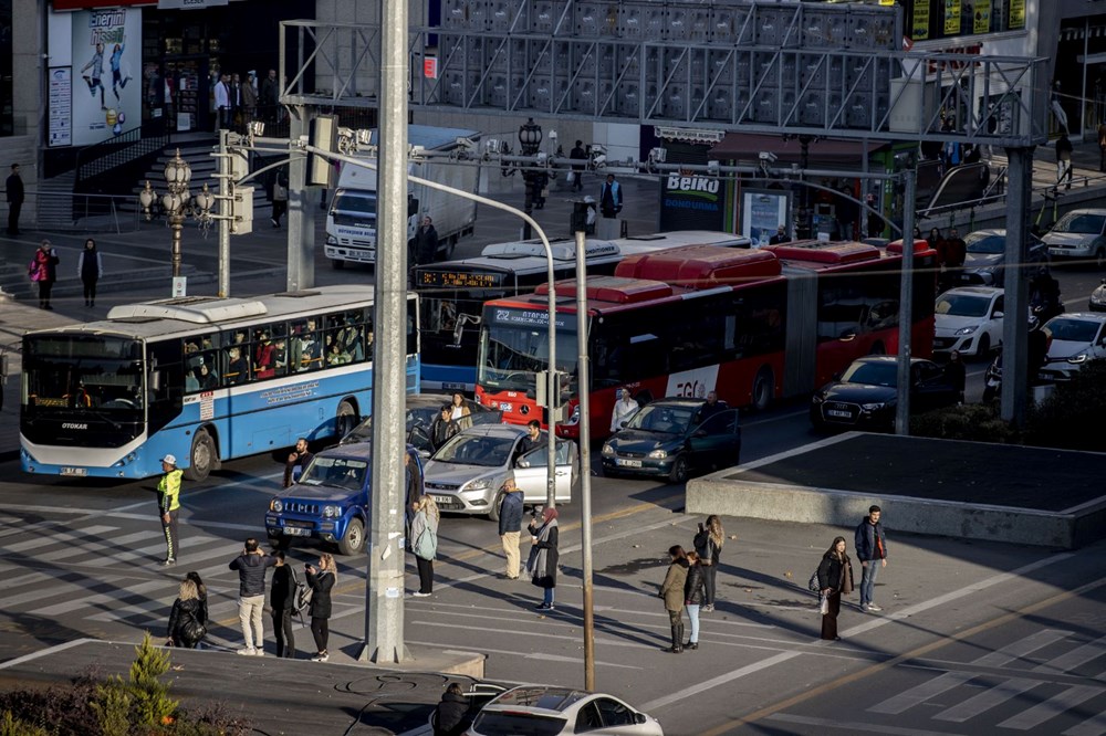 Saat 9'u 5 geçe hayat 1 dakika durdu - 11