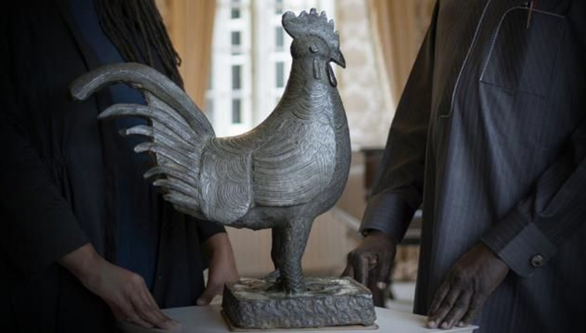 İngiltere, Nijerya'ya ait 120 yıllık bronz heykeli iade etti