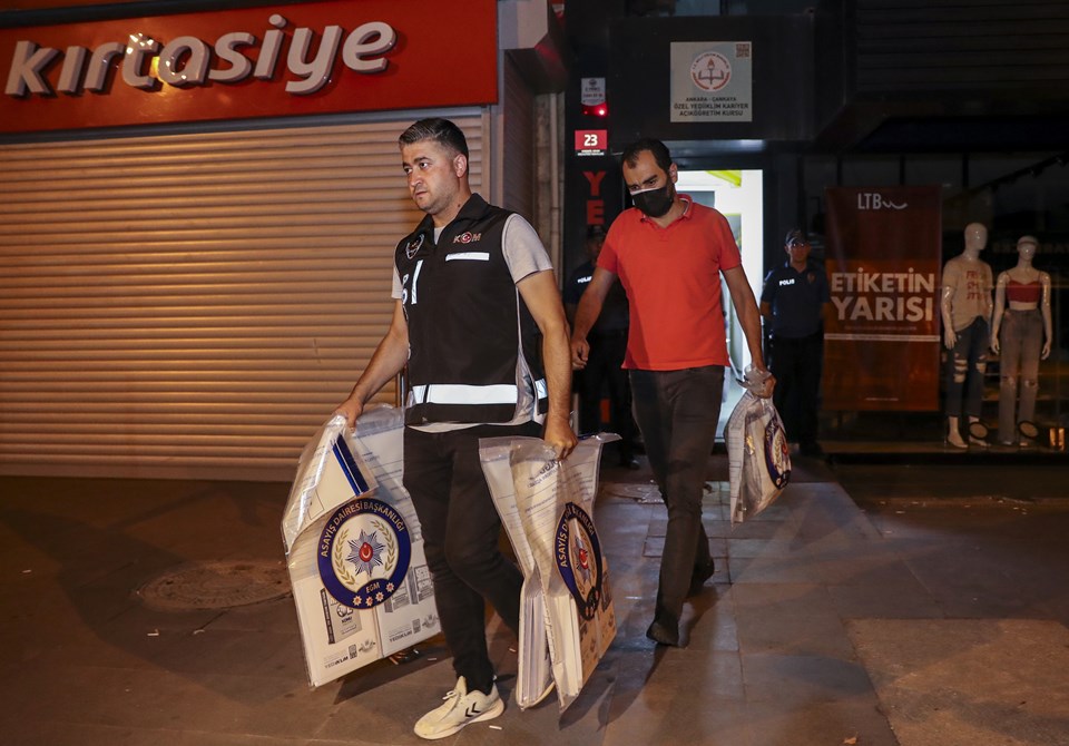 Polisin Yediiklim Yayınları'nda yaptığı aramalar tamamlandı, KPSS'ye ilişkin kitapların ve testlerin birer örneğine soruşturma çerçevesinde el konuldu.