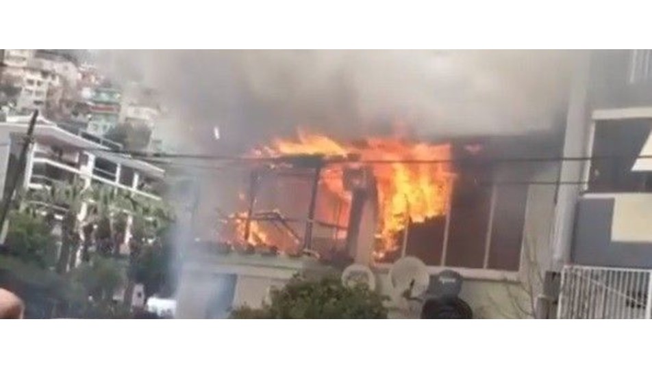 3 yaşlı ile 5 kediyi alevlerin arasından kurtardı (Kahraman komşu) NTV