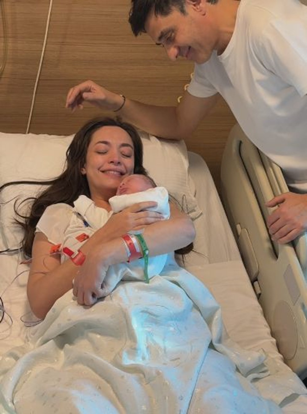 Zeynep Tuğçe Bayat ile Cansel Elçin'in Paris tatili: Atlas'la poz verdiler 72