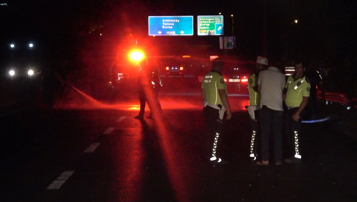 Yalova'da otomobilin çarptığı baba ve oğlu hayatını kaybetti Yalova'da otomobilin çarptığı baba ve oğlu hayatını kaybetti