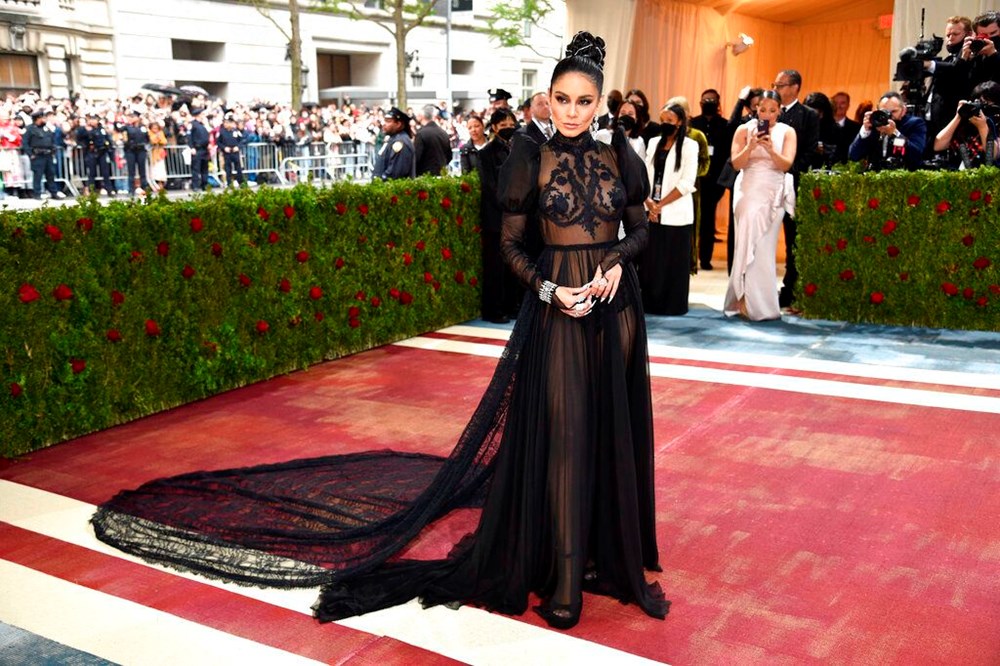 Met Gala 2022'de kırmızı halı şıklığı - 29