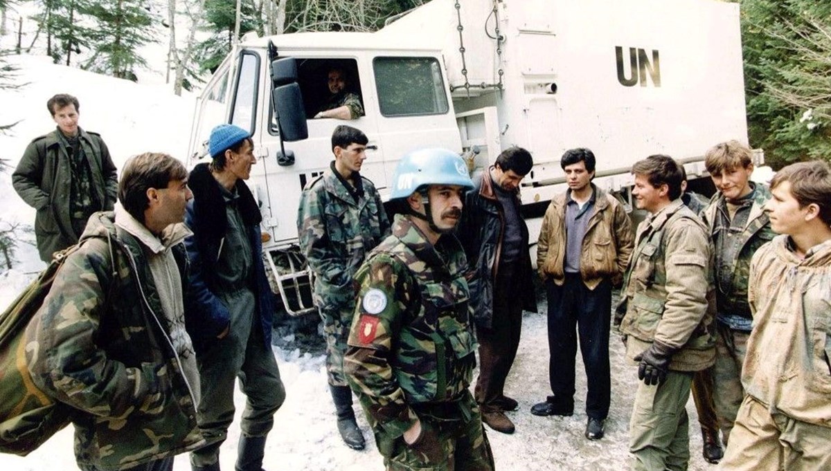 Hollanda Başbakanı, Srebrenitsa soykırımında görev yapan Hollandalı askerlerden özür diledi