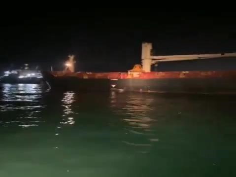 Karaya oturan yük gemisi 190 metre boyunda