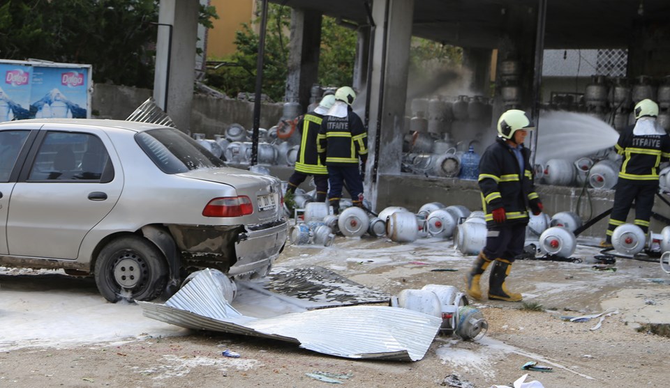 Adana'da LPG tüpü bayiinde patlama: 2 yaralı - 2