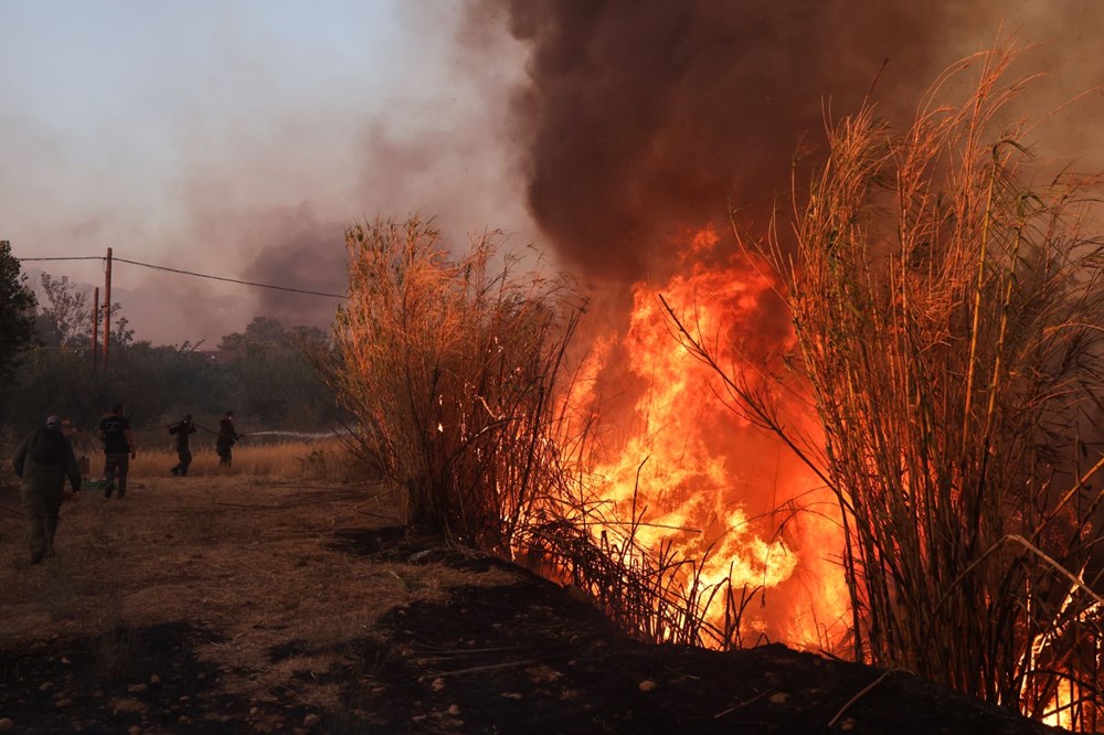 Yunanistan alevlerle boğuşuyor: Türkiye'nin gönderdiği uçaklar Atina'da - 13