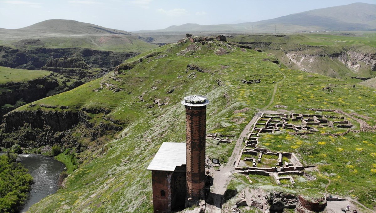 UNESCO Dünya Miras Listesi'nde! Kars'ın tarihi güzelliği ilgi odağı oldu