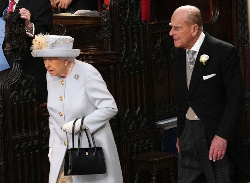 Kraliçe Elizabeth eşi Prens Philip'i bırakıp işbaşı yapıyor - 3
