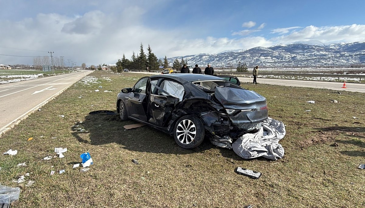 Tokat'ta trafik kazası: 5 yaralı Tokat'ta trafik kazası: 5 yaralı