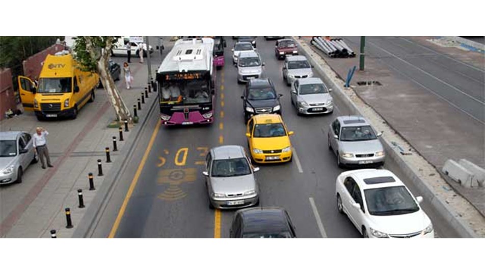 İlk günde 1000'e yakın araç 'Otobüs Yolu'nda