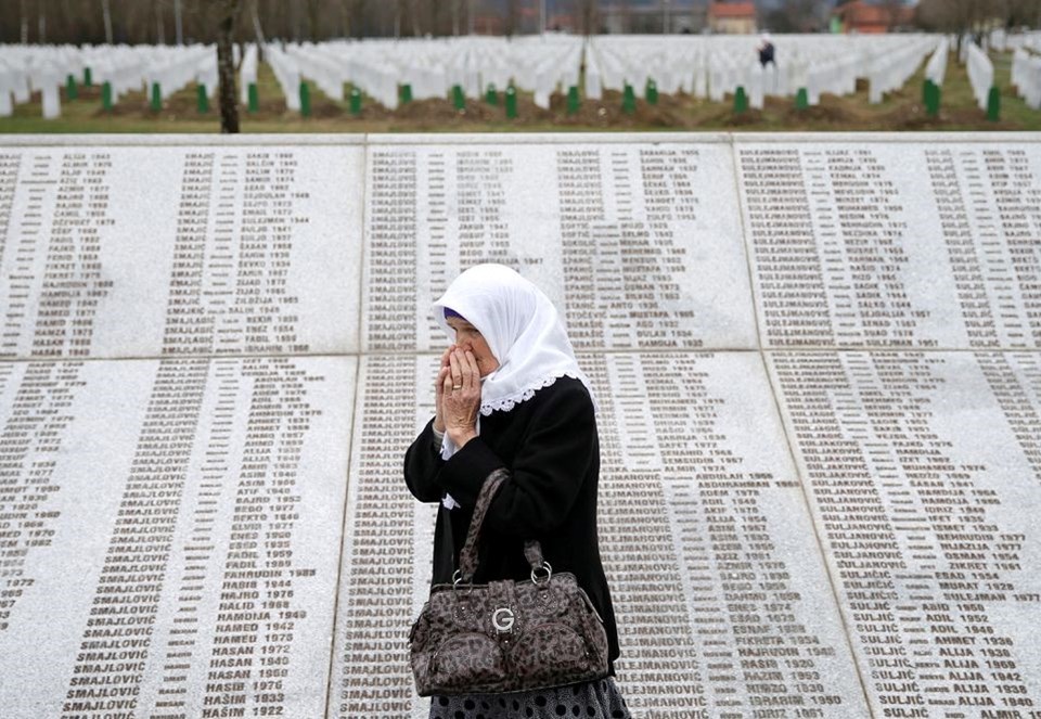 Hollanda’dan 27 yıl sonra Srebrenitsa kurbanlarının ailelerinden özür - 2