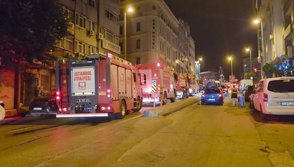 Fatih'te otel yangını Fatih'te otel yangını