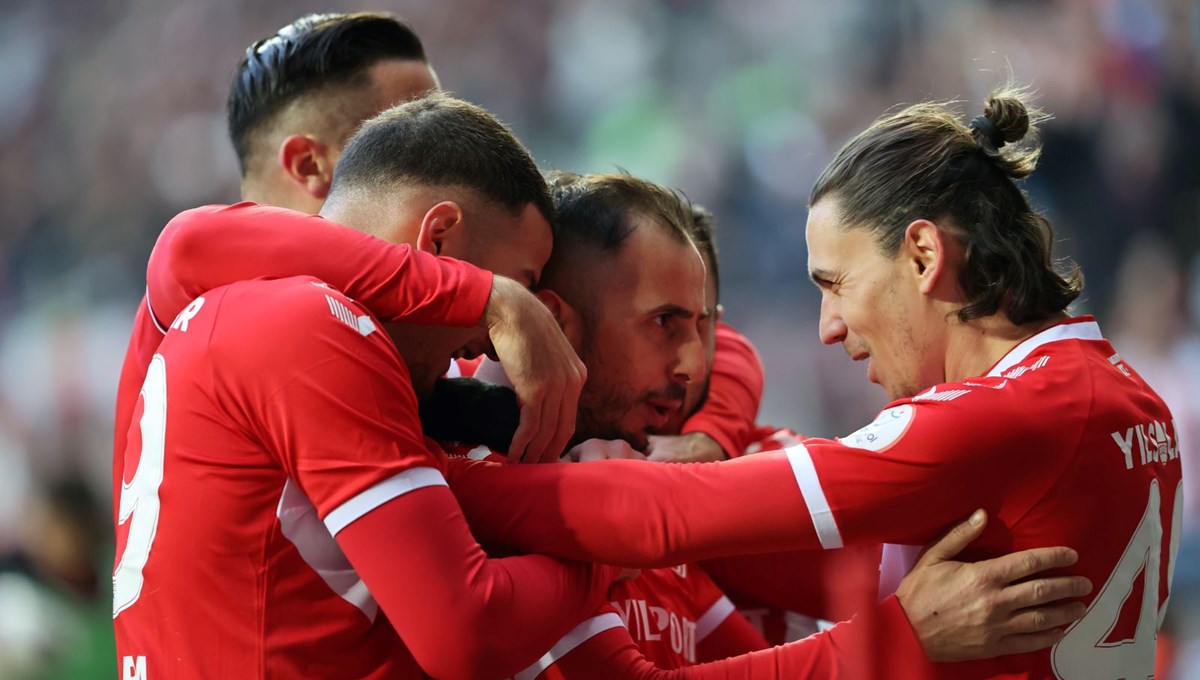 Samsunspor 2 golle kazandı: Kayserispor'un mağlubiyet serisi 7 maça çıktı Samsunspor 2 golle kazandı: Kayserispor'un mağlubiyet serisi 7 maça çıktı