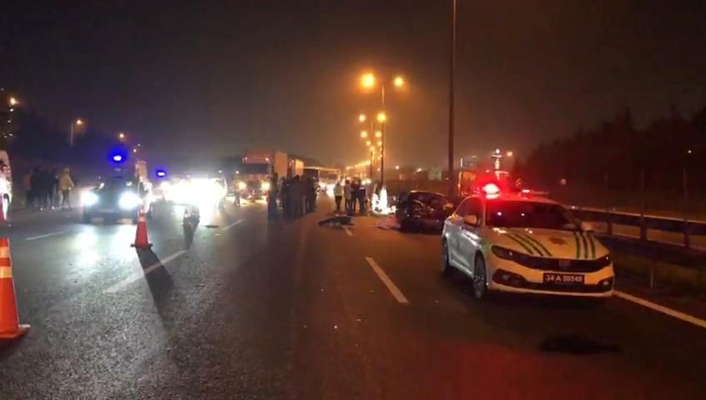 TEM Otoyolu'nda feci kaza: Otomobil yayalara çarptı, 5 kişi öldü - 9