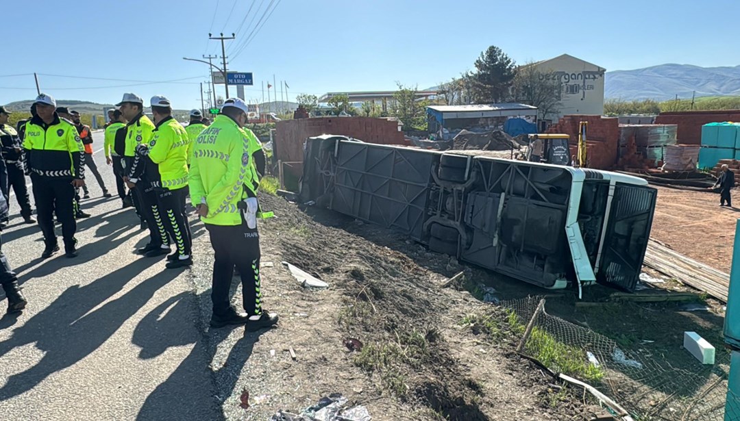 Malatya’da yolcu otobüsü devrildi: 22 yaralı