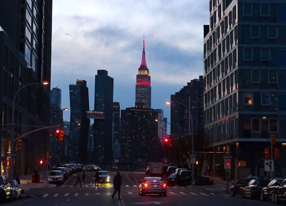 Empire State binası depremzedeler için kırmızı beyaz renklerle ışıklandırıldı - 9