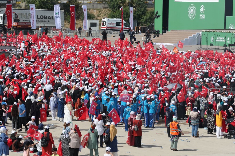 İstanbul'un fethinin 569. yıl dönümü kutlanıyor: Cumhurbaşkanı Erdoğan ilk fidanı dikti - 3