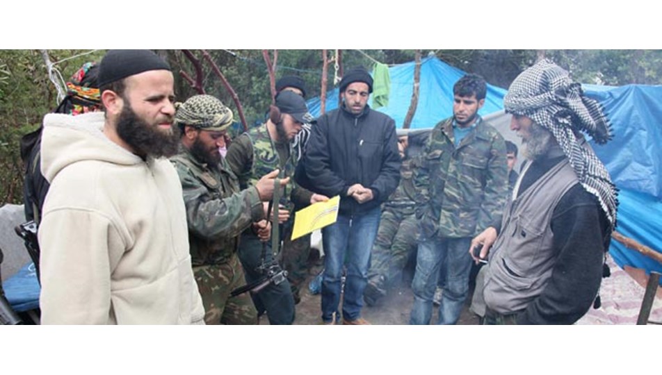 Özgür Suriye Ordusu'nun kampına girildi