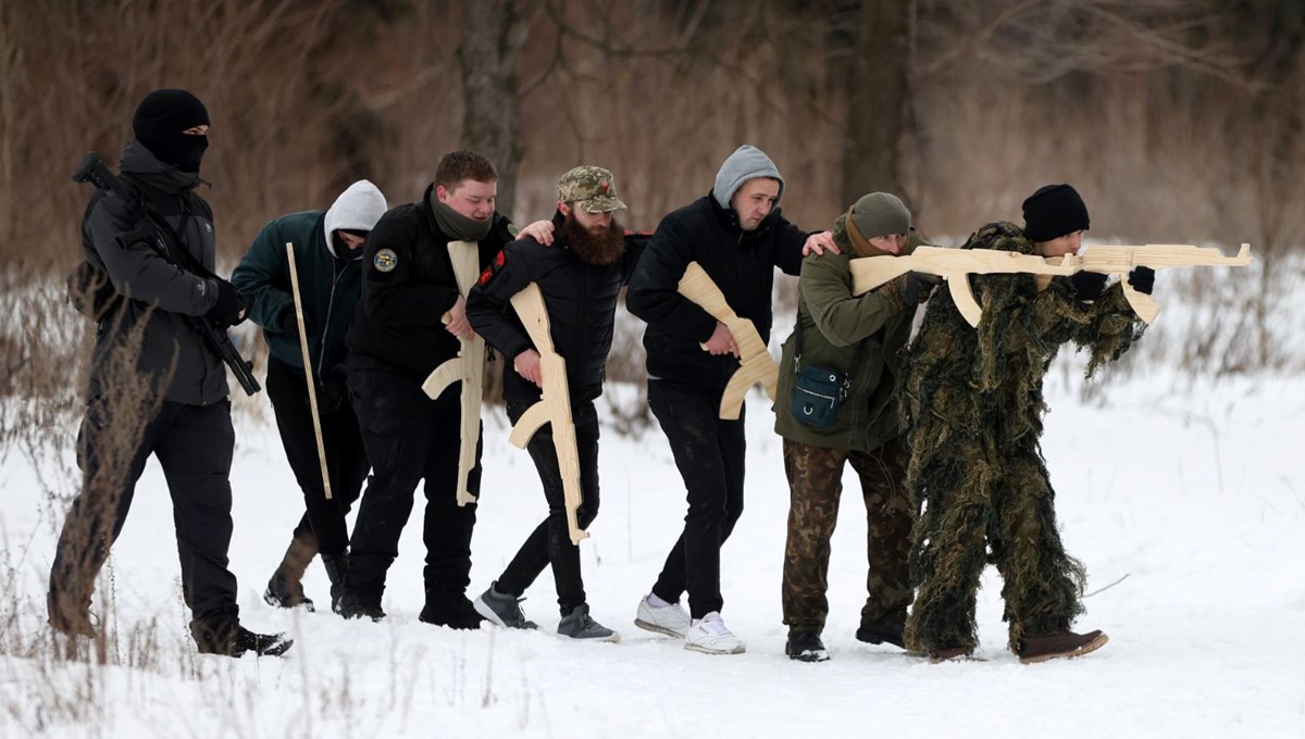 Ukrayna'da sivillere temel savunma eğitimi