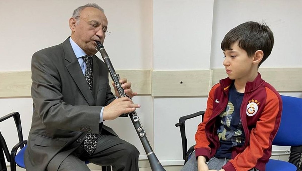 Klarnet sanatçısı Türkan Kandıralı, yarım asrı aşan tecrübesiyle yeni müzisyenler yetiştiriyor