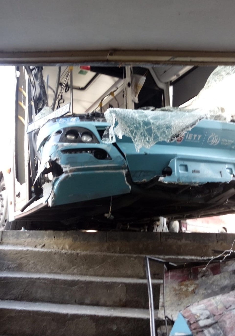 Gaziosmanpaşa'da halk otobüsü kazası: 5 yaralı - 3