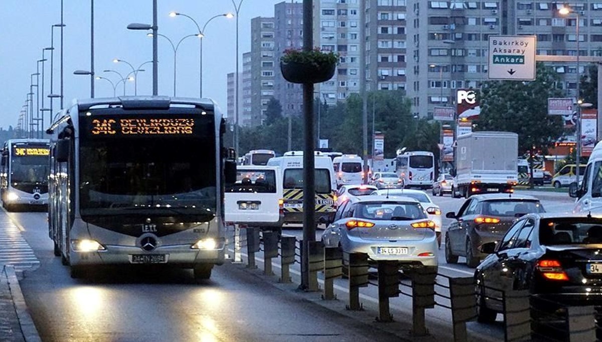 İBB'nin öğrenci indiriminde yaş kısıtlamasına tepki