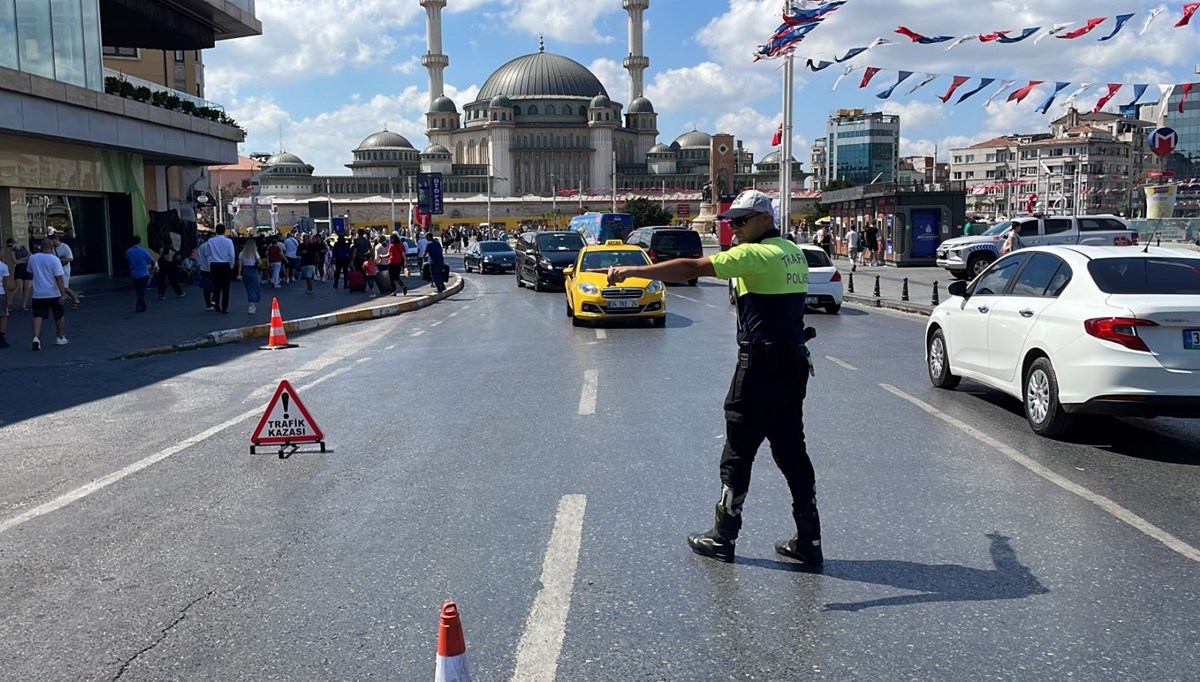 Taksim'de yolcu seçip mesafe soran taksicilere para cezası