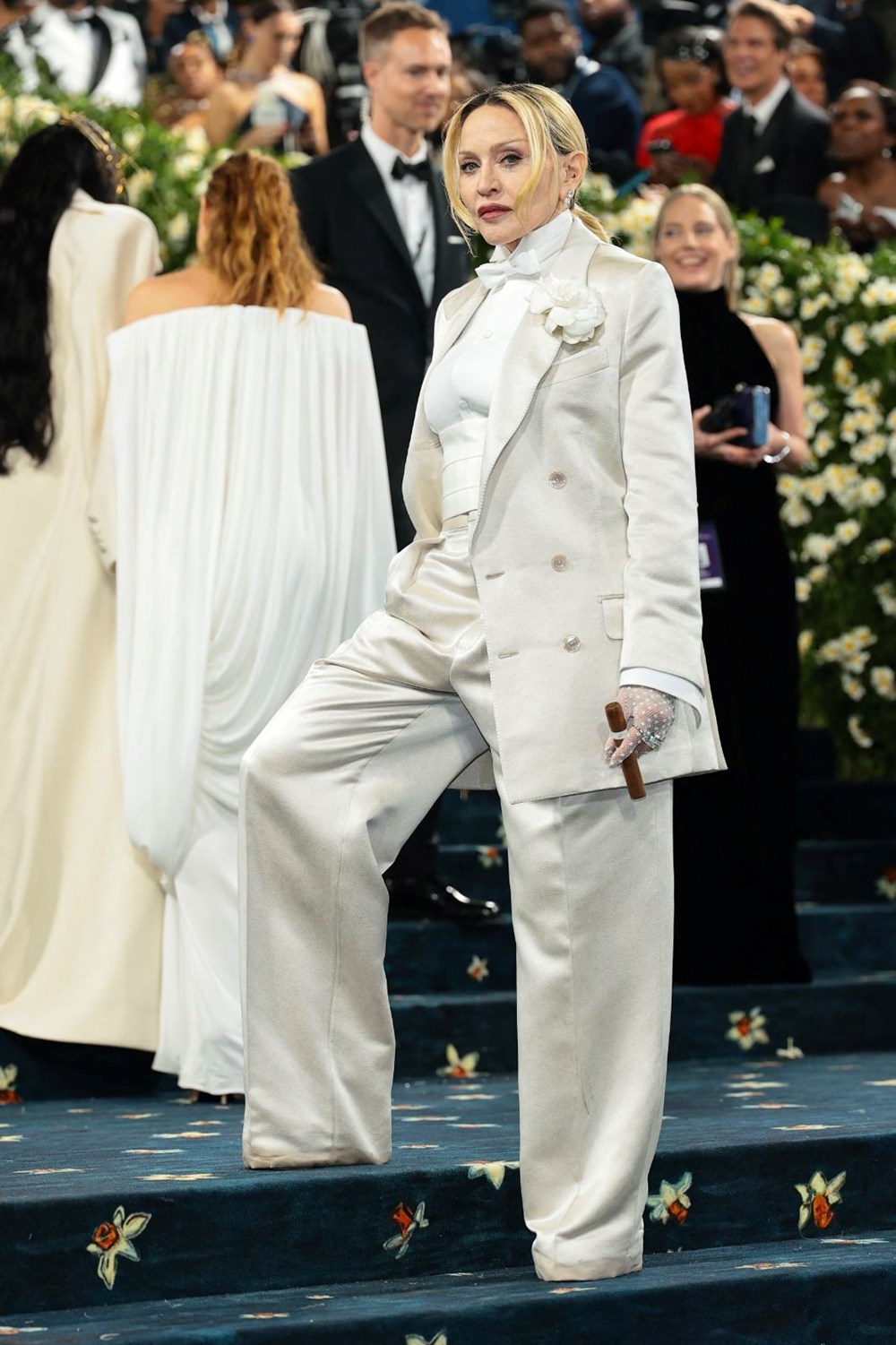 Met Gala kırmızı halısı | Yılın moda olayında Rihanna yine hamile! - 15