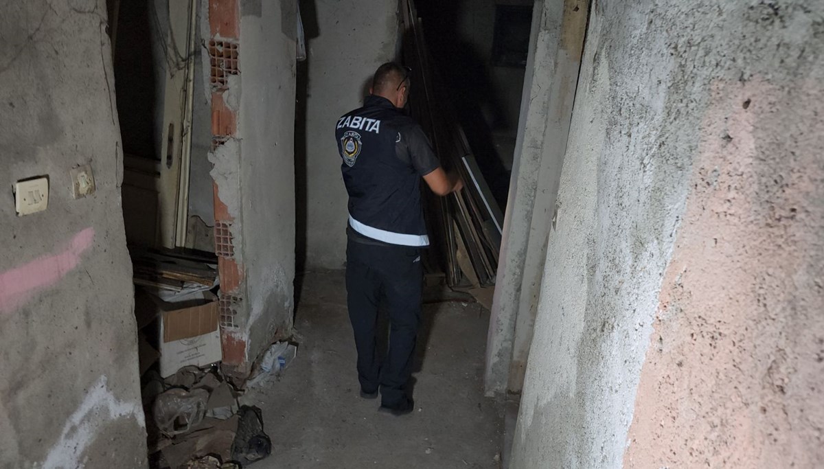 Düzce'de binanın bodrum katında erkek cesedi bulundu Düzce'de binanın bodrum katında erkek cesedi bulundu