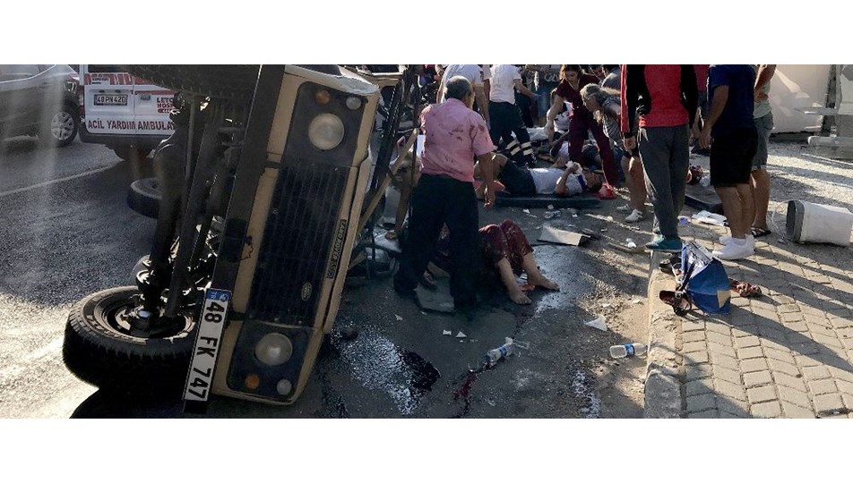 Muğla'da safari cipi devrildi: 11 yaralı