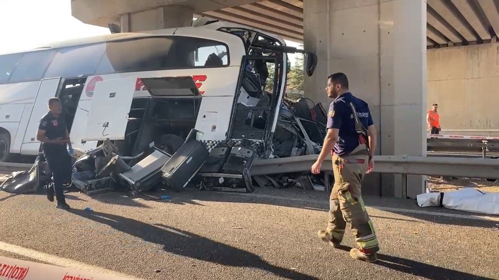 Ankara'da otobüs köprüye saplandı: 11 can kaybı - 11