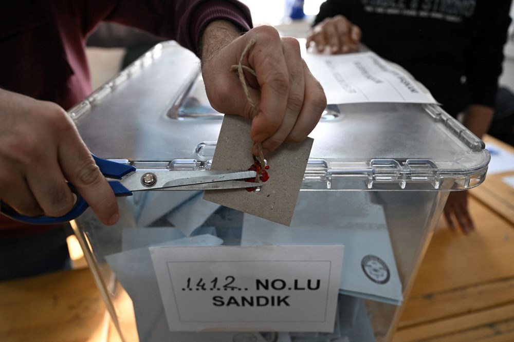 تركيا اليوم من فاز في المدن الكبرى؟ فاز حزب الشعب الجمهوري بـ 14 مقعدًا، بينما فاز حزب العدالة والتنمية بـ 12 من فاز في المدن الكبرى؟ فاز حزب الشعب الجمهوري بـ 14 مقعدًا، وفاز حزب العدالة والتنمية بـ 12 مدينة حضرية - 8