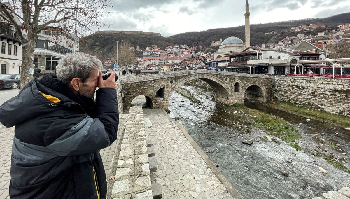 Kosovalı fotoğrafçı Nafis Lokvica şehrin yakın tarihine ışık tutuyor