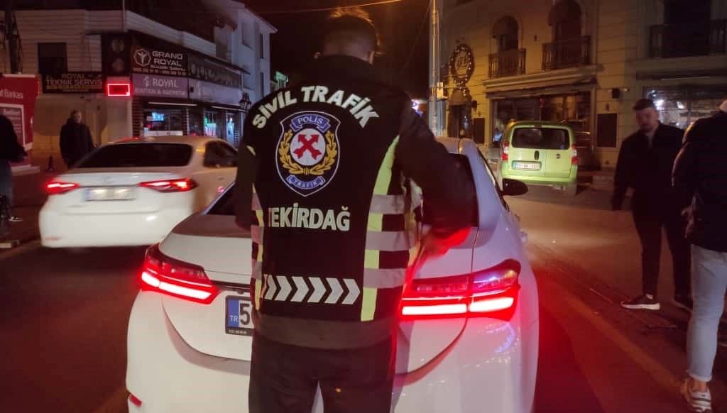 Alkollü sürücü sivil polisi vale sandı