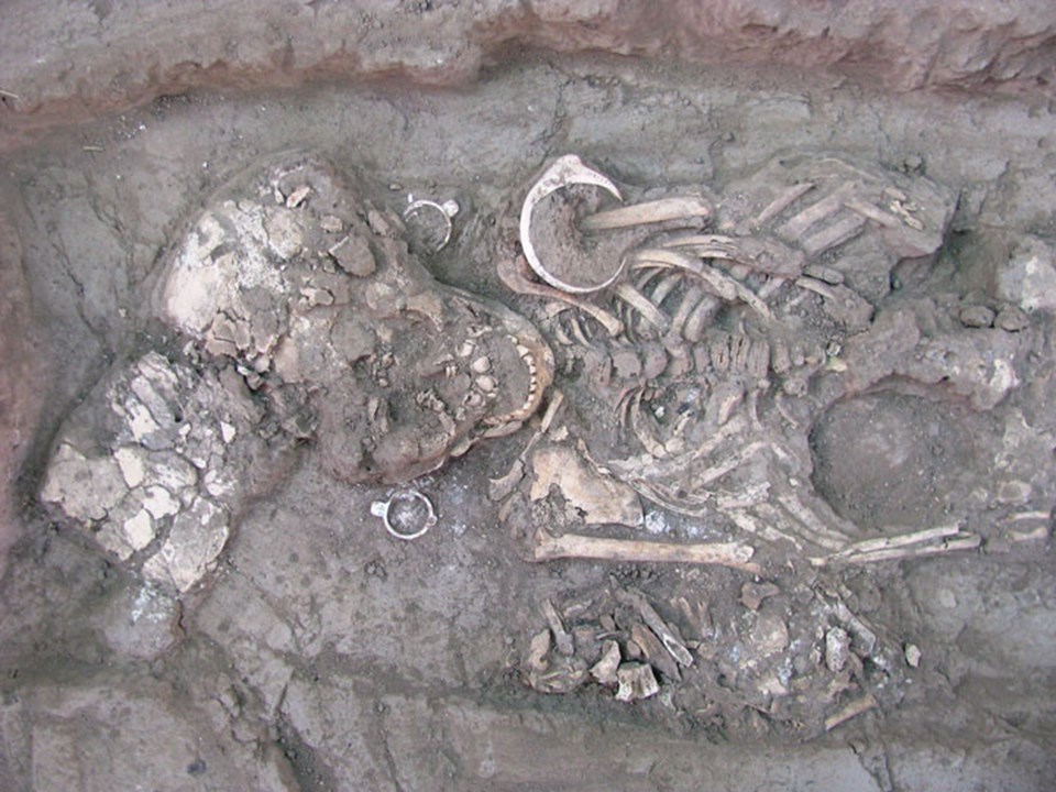 Bin yıllık kemikler arkeologları şaşırttı - 1