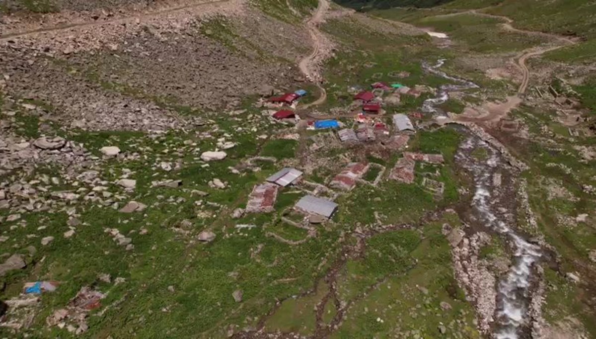 Kar eriyince yayladaki enkazlar ortaya çıktı (12 ev ve 1 mescid yıkılmış)