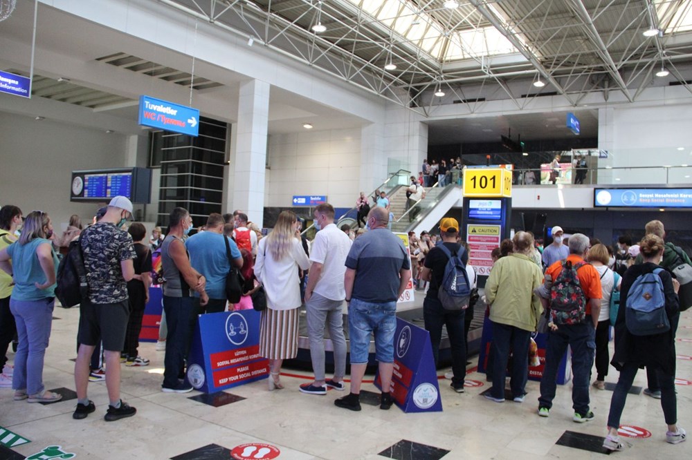 Kapılar açıldı, Ruslar akın akın geliyorlar! Rusya'dan hava trafiği yüzde 45 arttı - 52